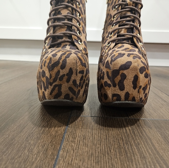 NEW Breckelles Leopard Spiked Platform Booties - Size 9 - Picture 8 of 15